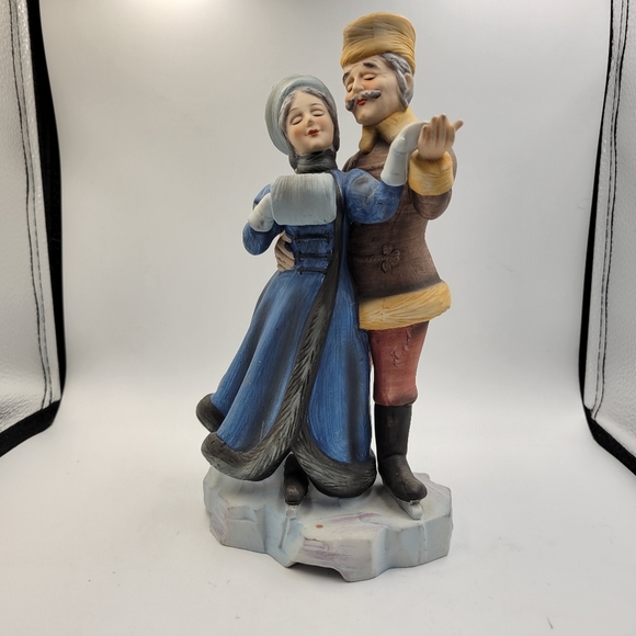 Lefton Accents Lefton Christmas Moments Man Woman Ice Skating Music